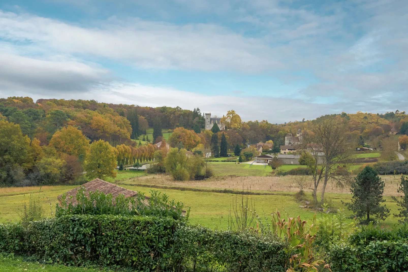 Prachtig landhuis met authentieke sfeer in Prats-du-Périgord - Uitzicht zomer