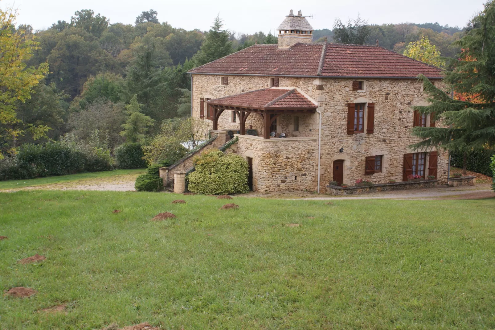 Prachtig landhuis met authentieke sfeer in Prats-du-Périgord - Tuinen zomer