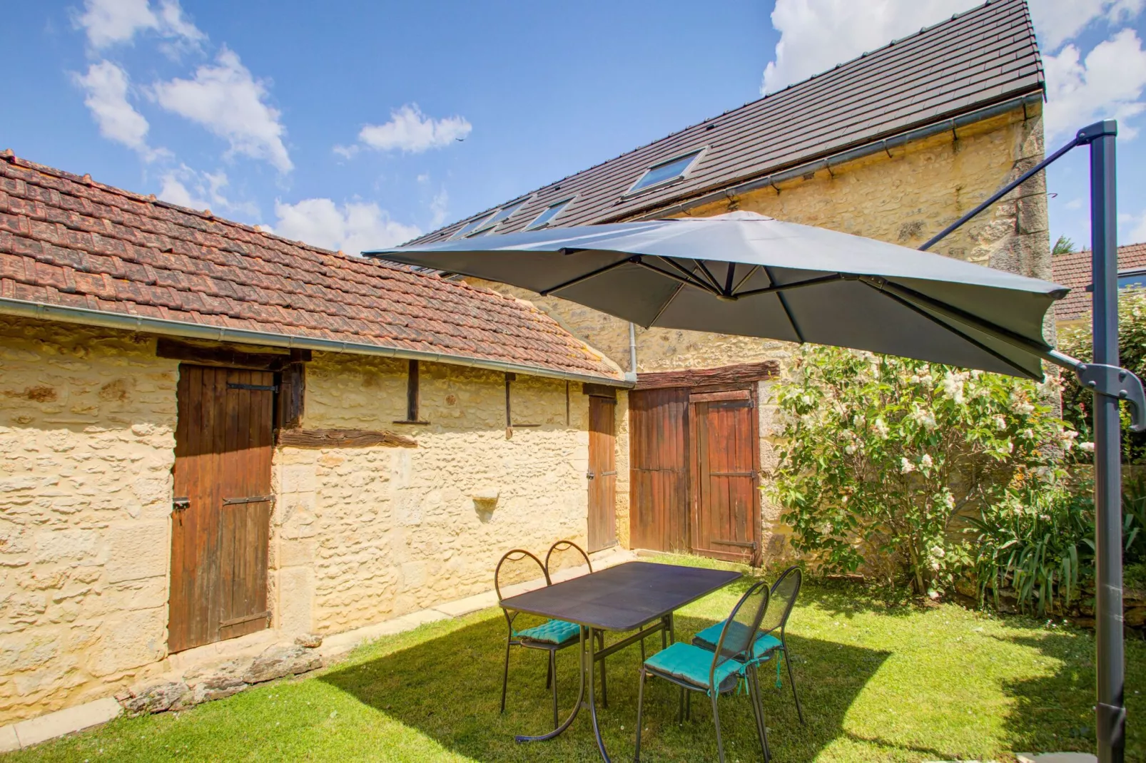 Ferme Sarlat-Buitenkant zomer