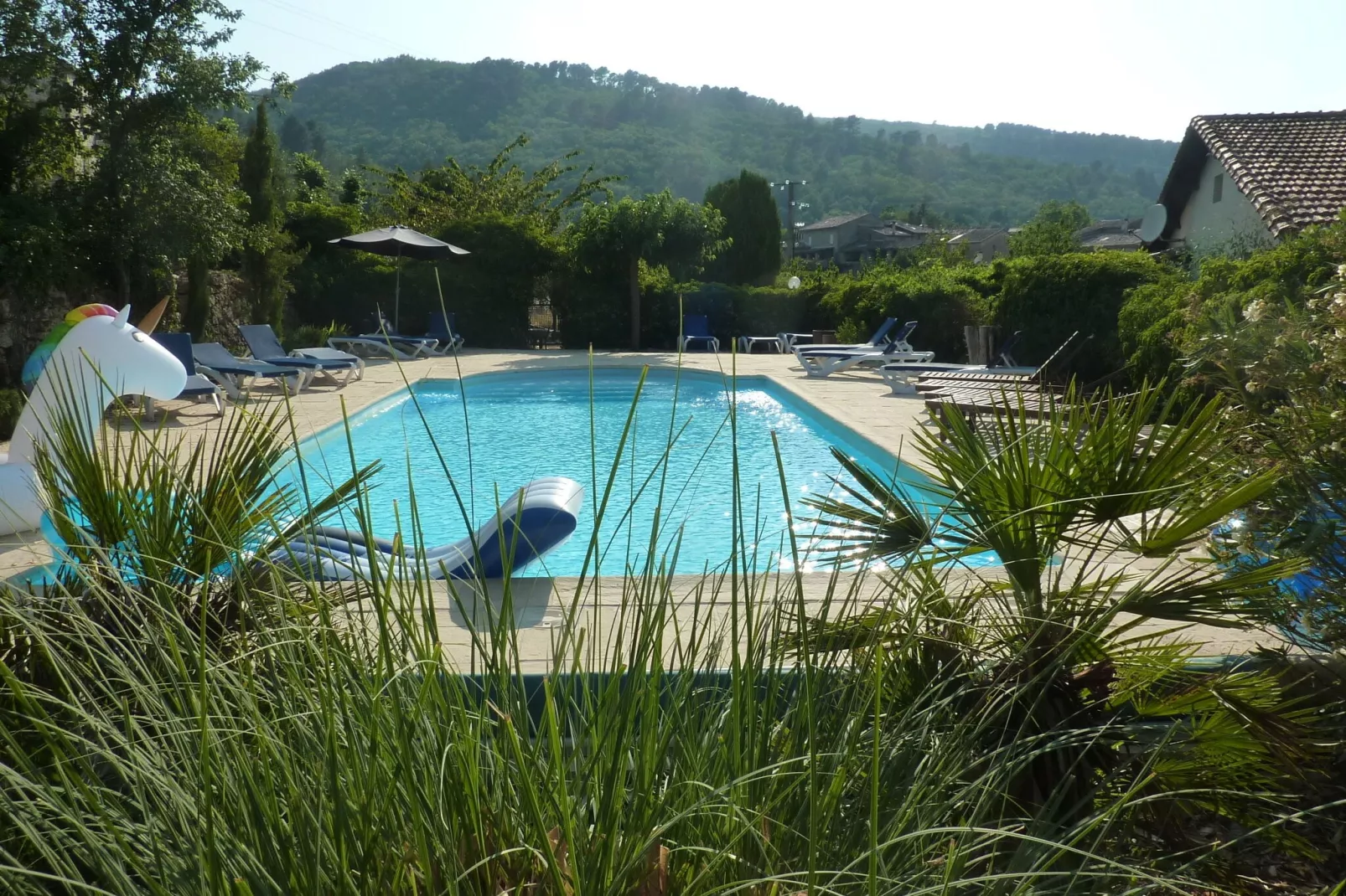 Charmant vakantiehuis met zwembad in Courry