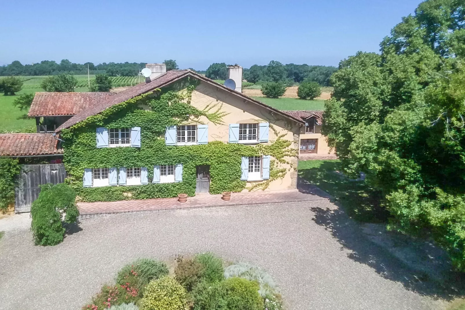 Villa Le Houga-Buitenkant zomer