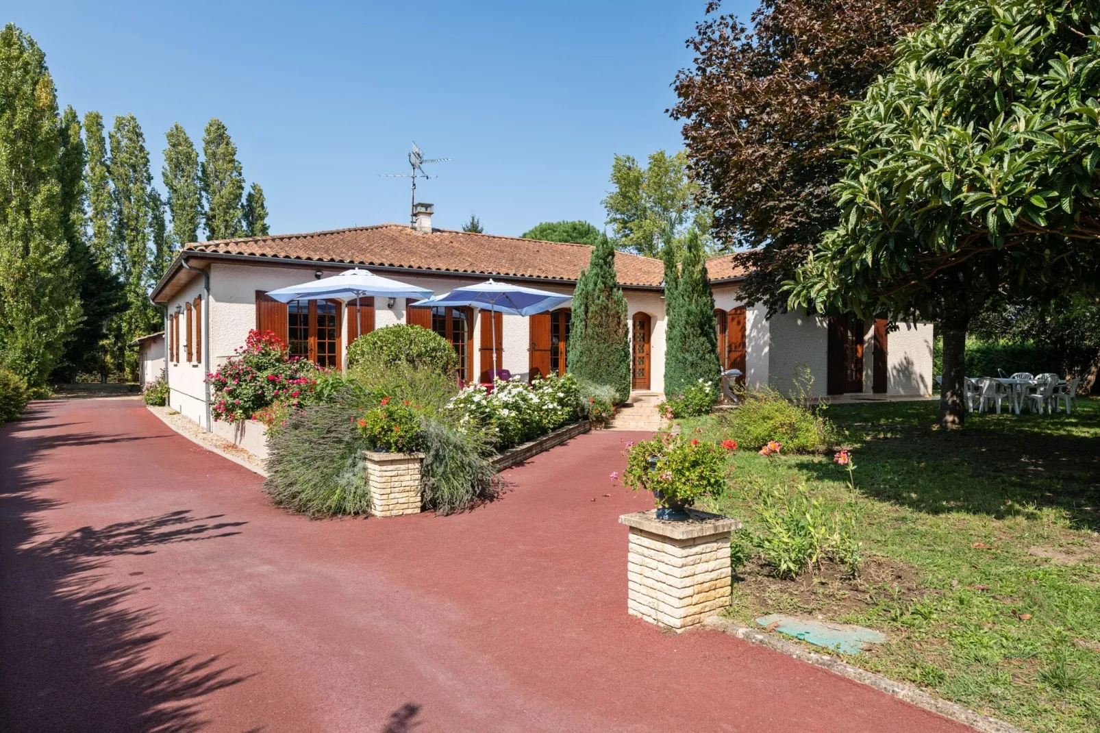 Villa Pineuilh près de Dordogne-Buitenkant zomer