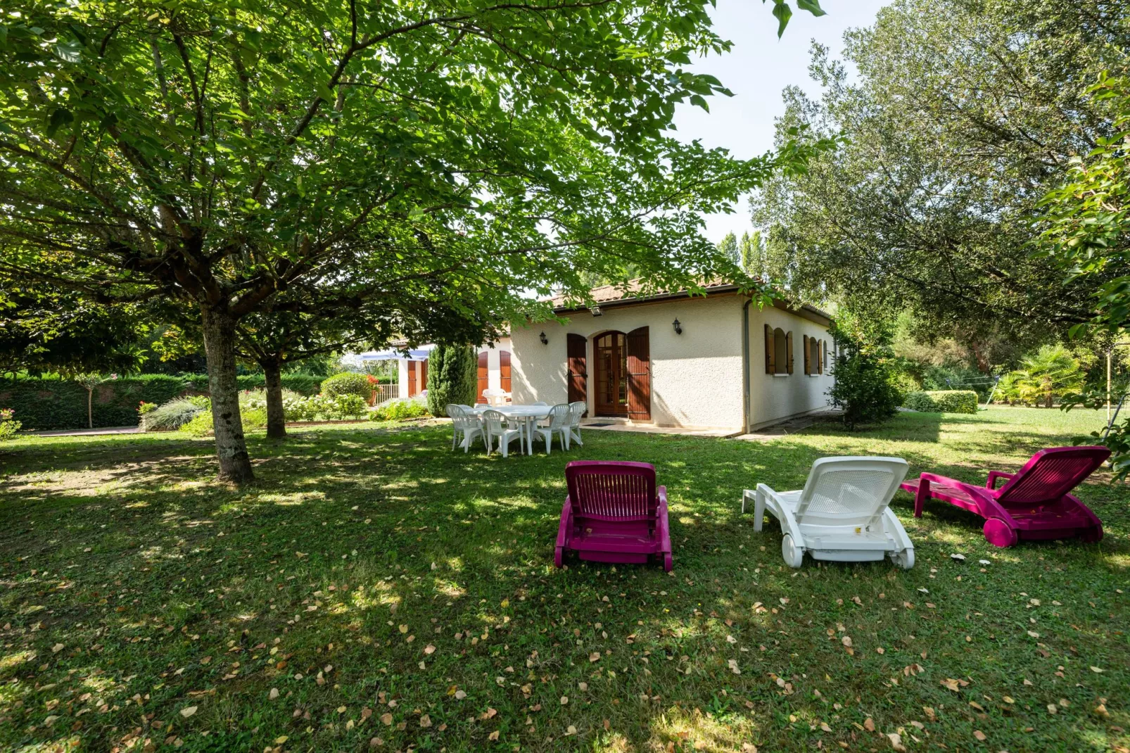 Villa Pineuilh près de Dordogne-Tuinen zomer