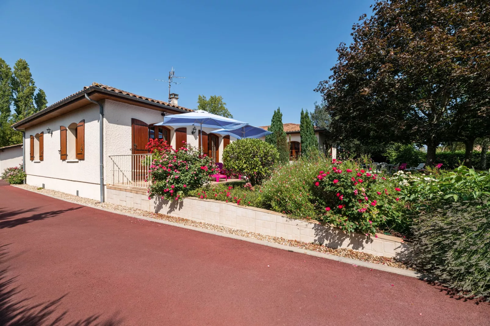 Villa Pineuilh près de Dordogne-Buitenkant zomer