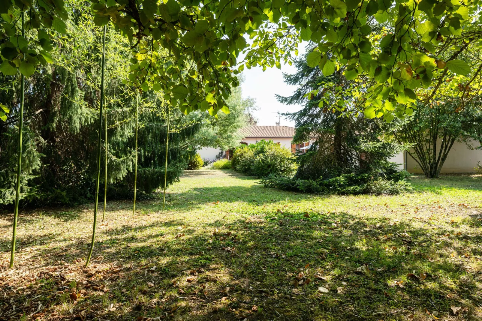 Villa Pineuilh près de Dordogne-Tuinen zomer