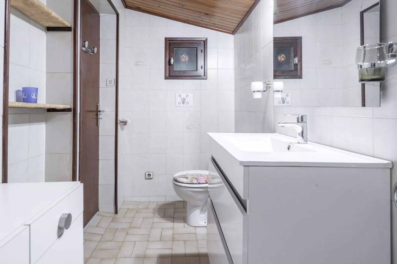 Villa Denise-Badkamer