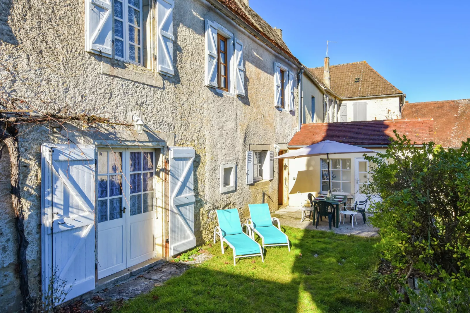 Maison à la campagne-Buitenkant zomer