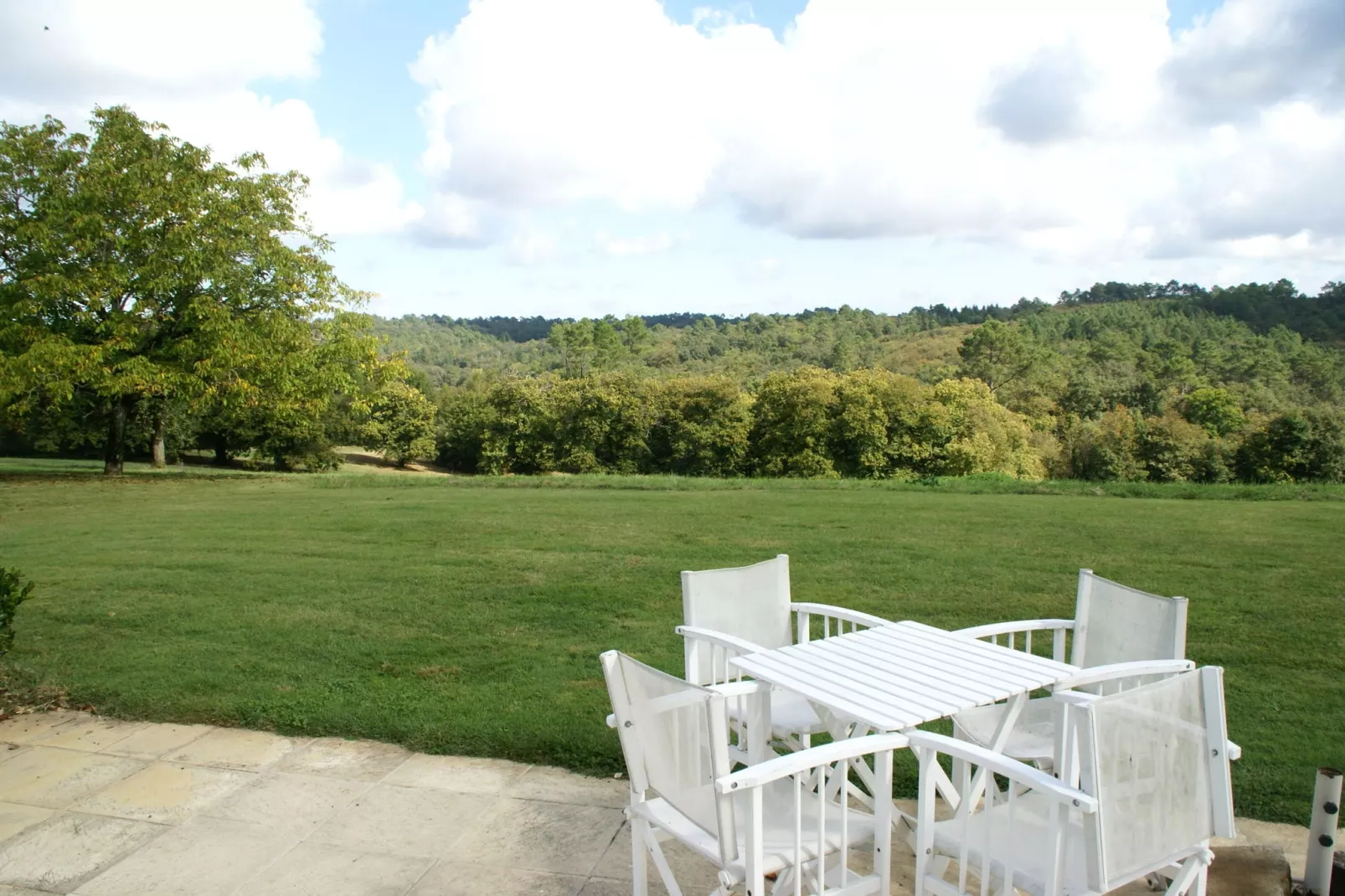 Maison de vacances Montcléra Cournes 8 pers-Tuinen zomer