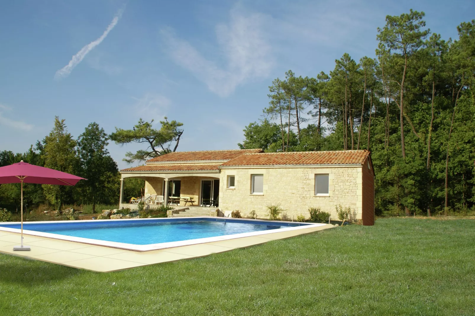 Maison de vacances Montcléra Les Gunies-Buitenkant zomer