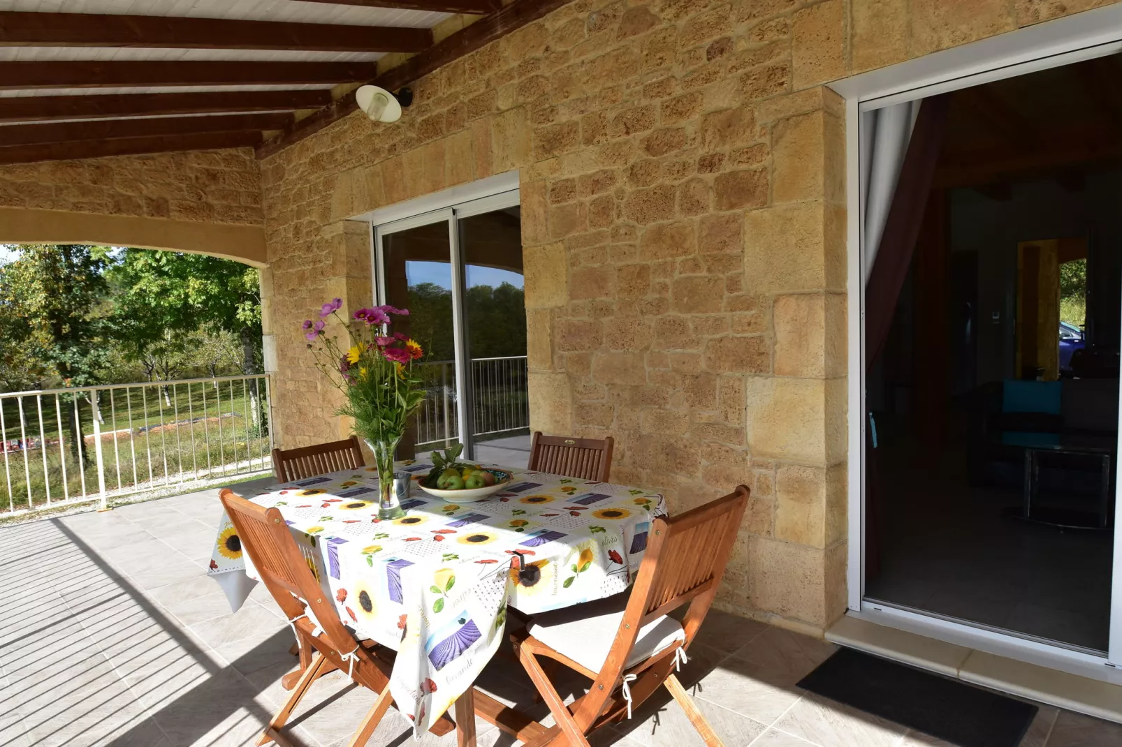 Maison de vacances Montcléra Les Gunies-Terrasbalkon