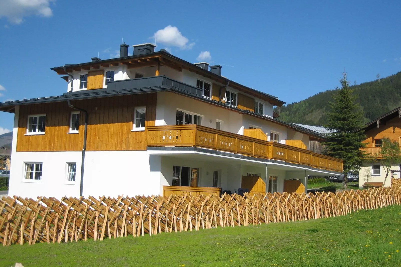 Apartment Kitzpanorama-Buitenkant zomer