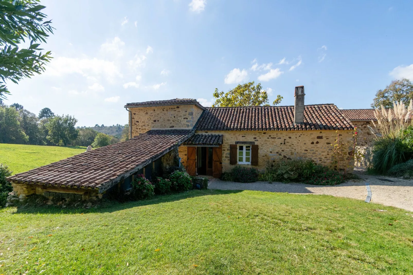 Maison en plein campagne-Buitenkant zomer