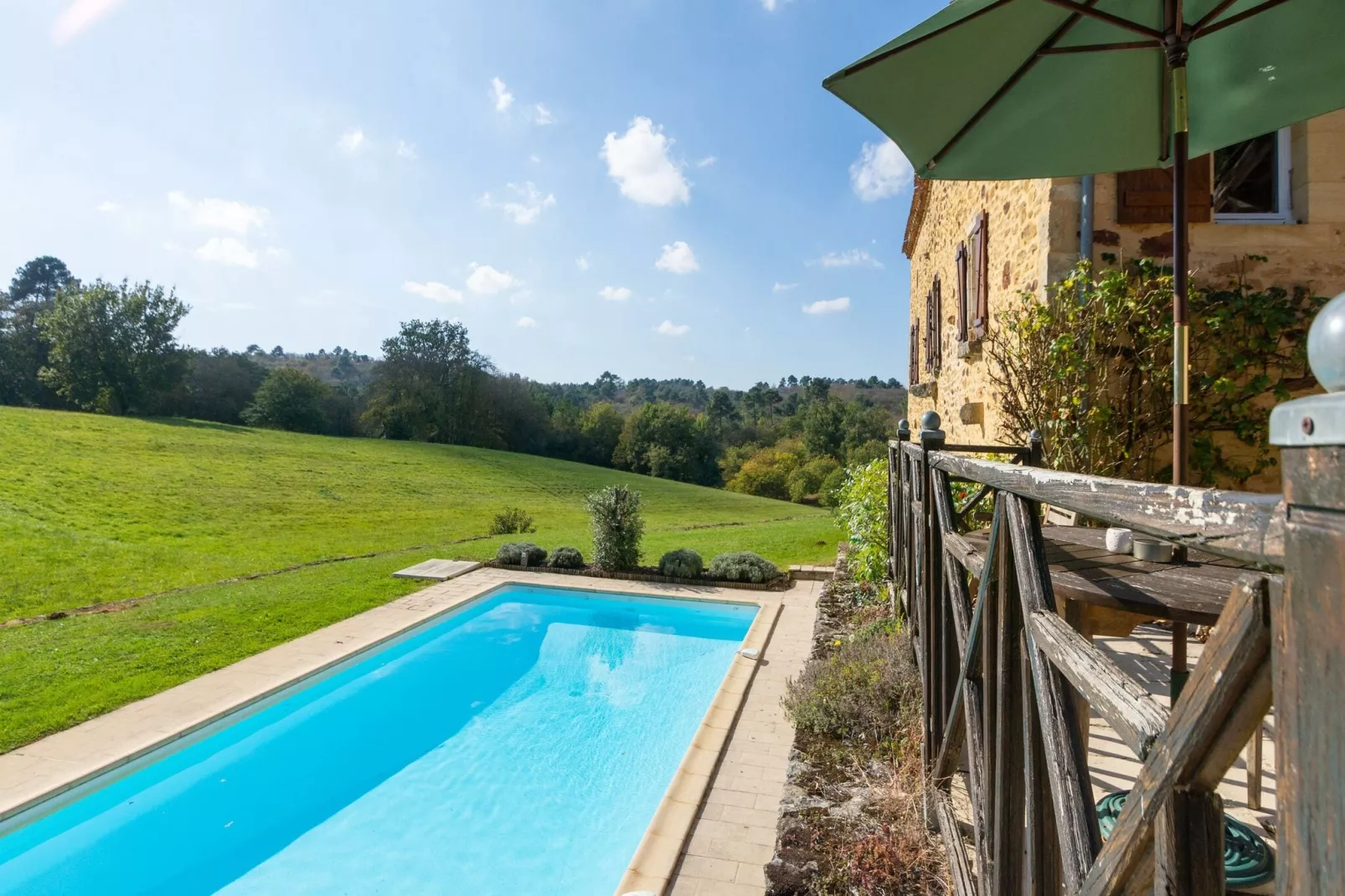 Maison en plein campagne-Uitzicht zomer