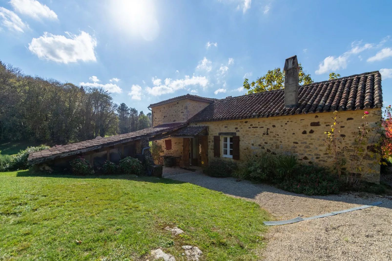 Maison en plein campagne-Buitenkant zomer