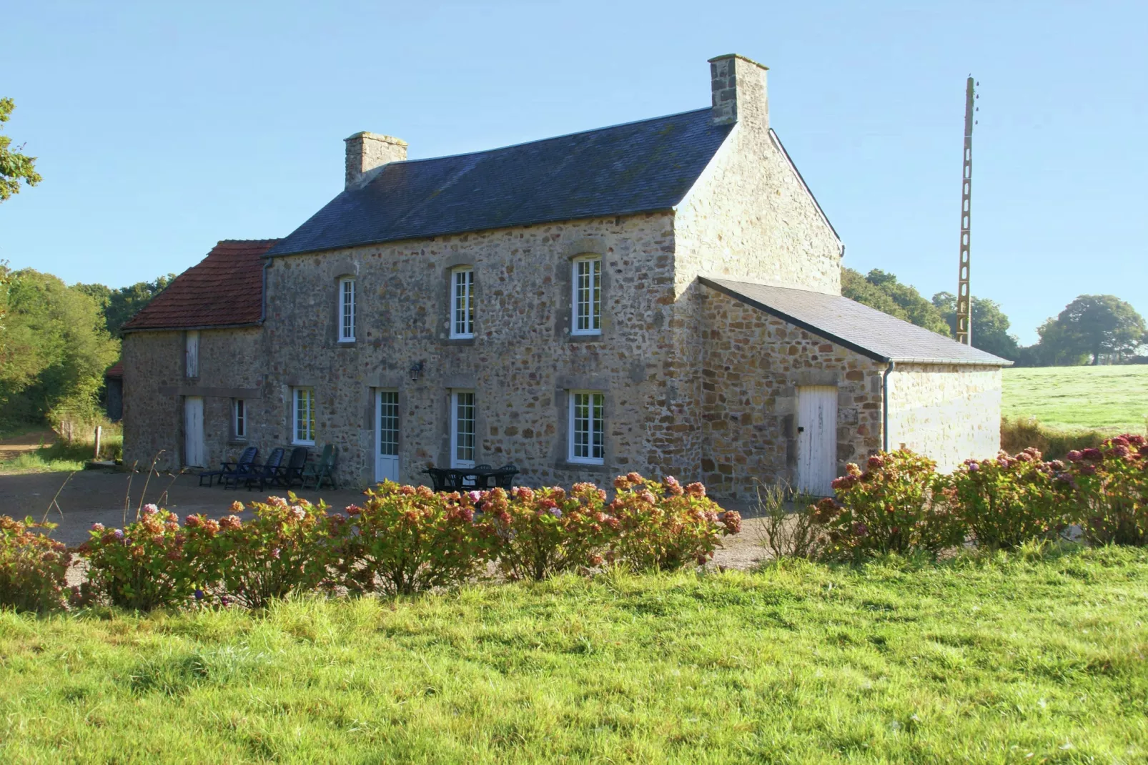 Maison de vacances Ozeville-Buitenkant zomer