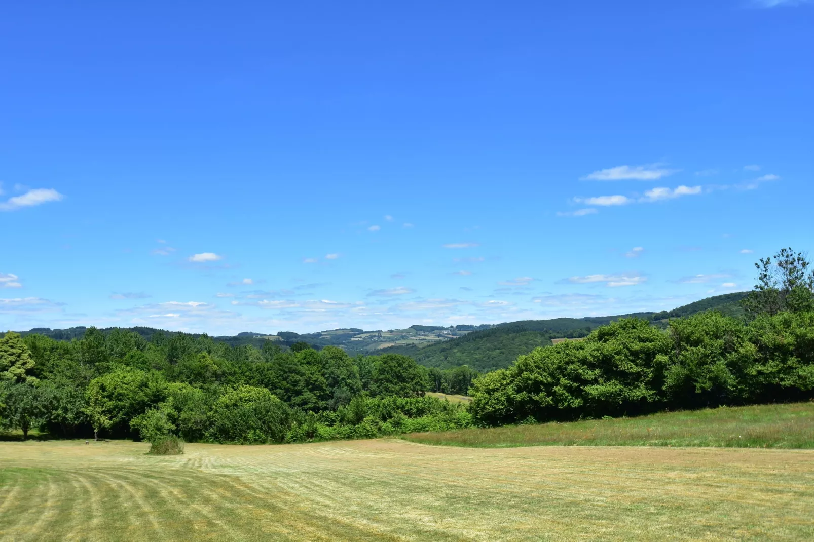 Vue de Pannecière-Uitzicht zomer