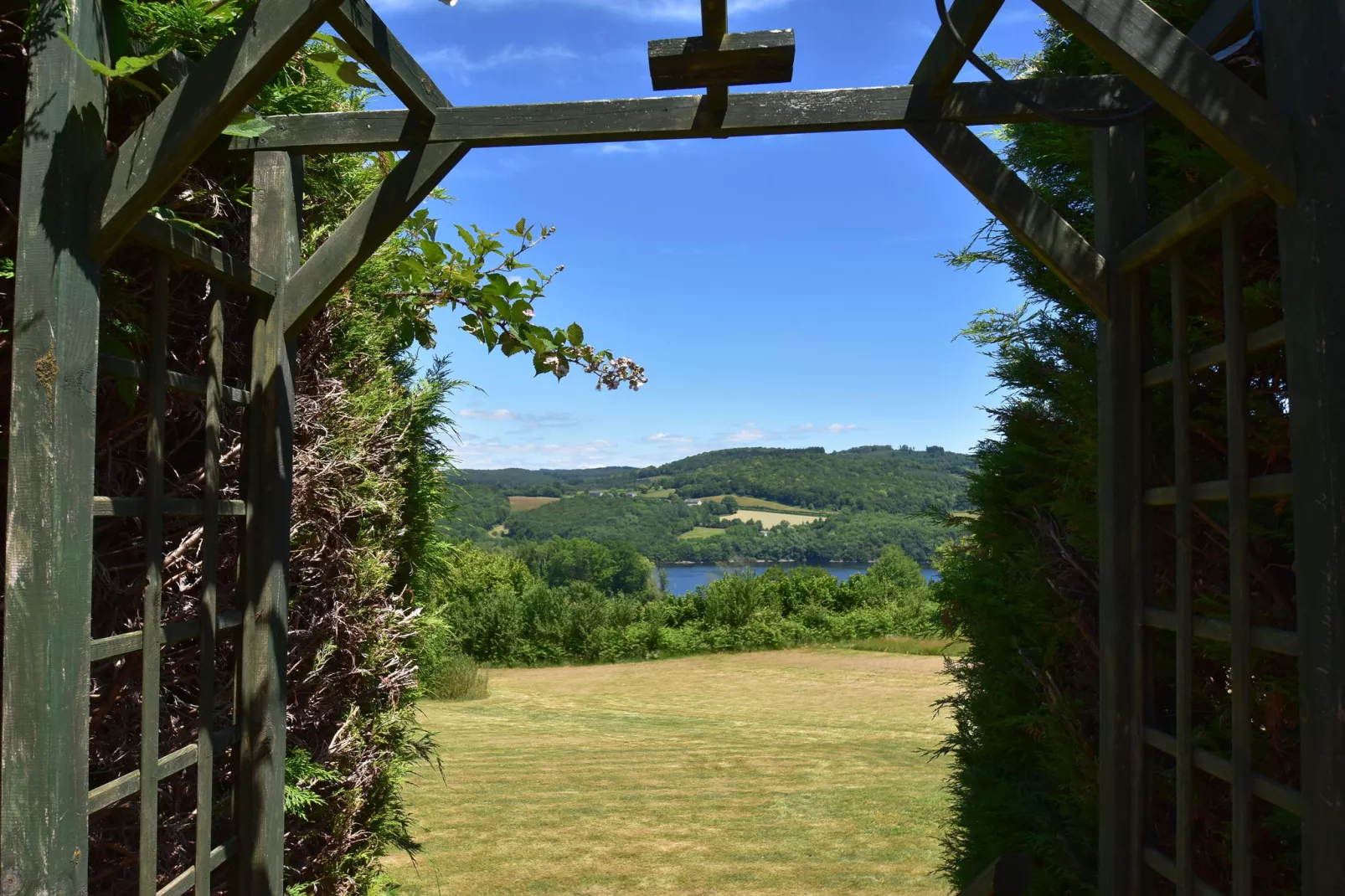 Vue de Pannecière-Tuinen zomer