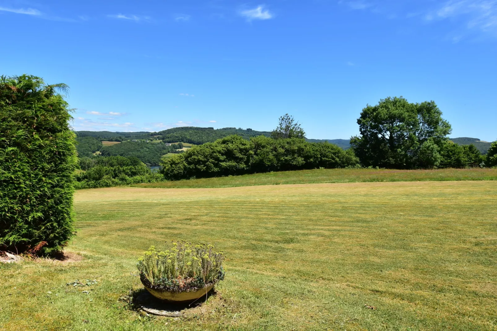 Vue de Pannecière-Tuinen zomer