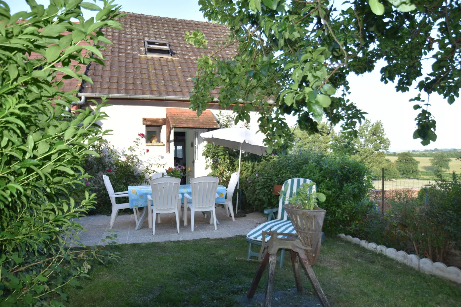 Maison de vacances Vignol-Buitenkant zomer