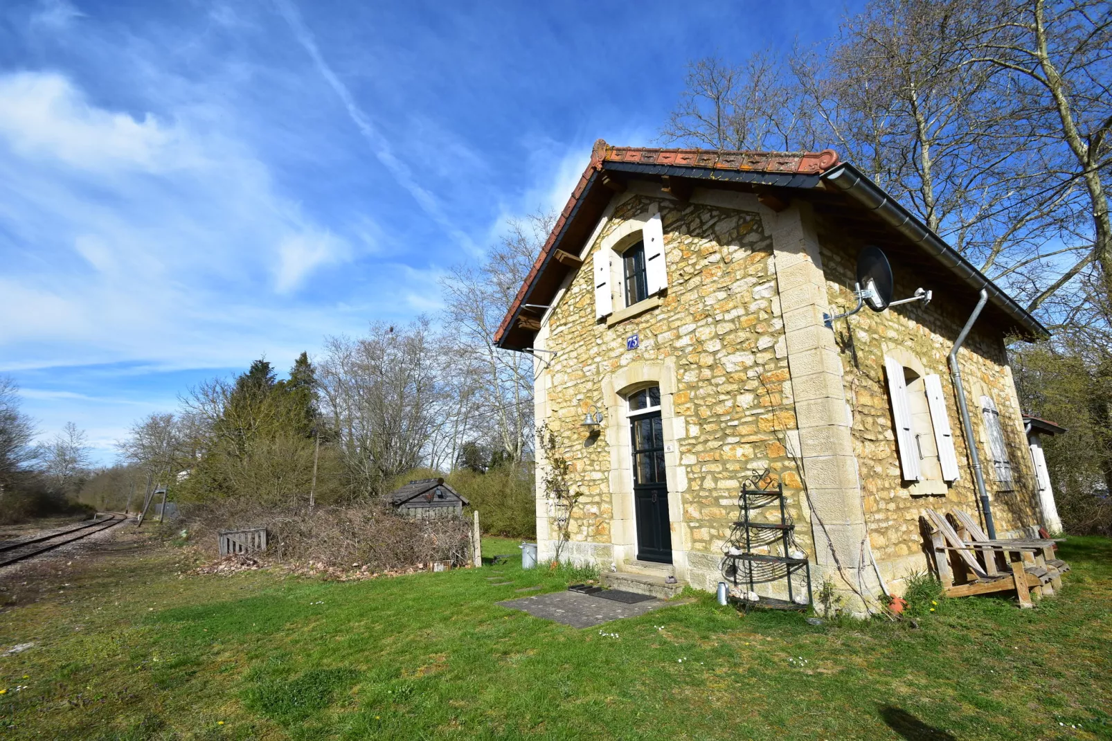 Gite Maison de Garde Barrières-Buitenkant zomer