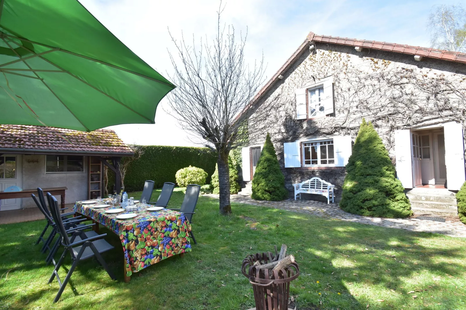 Villa Piscine Bourgogne 10 pers-Buitenkant zomer