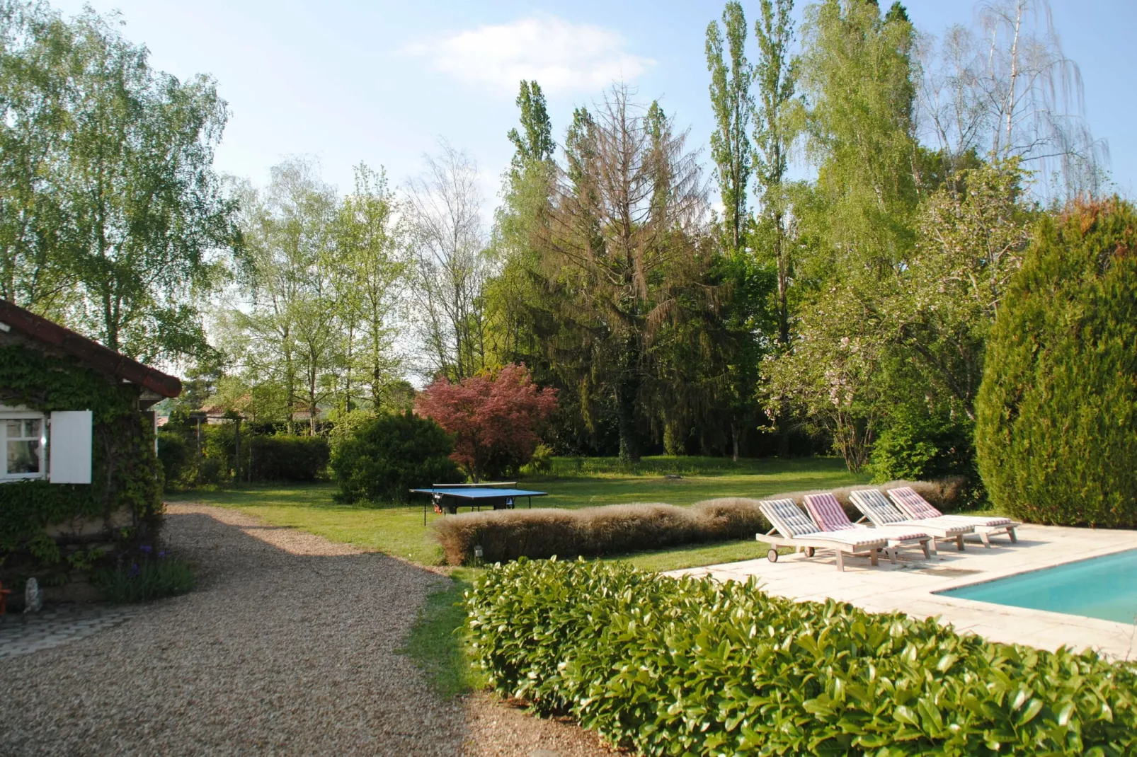 Villa Piscine Bourgogne 10 pers-Tuinen zomer