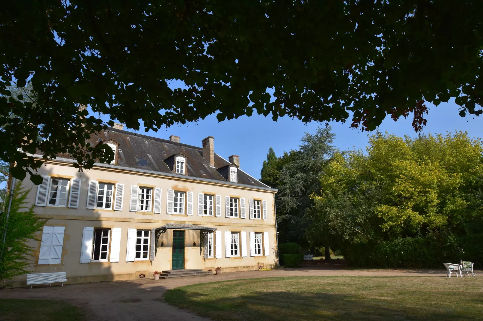 Château des Lambeys-Buitenkant zomer