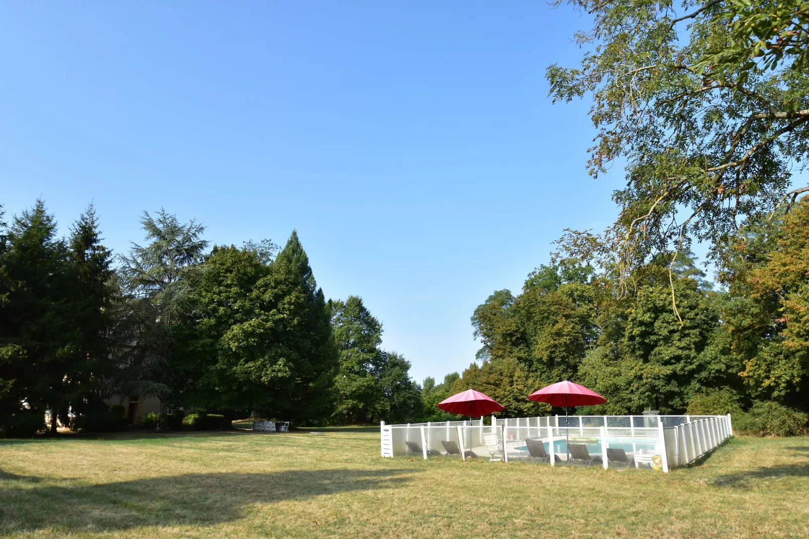 Château des Lambeys-Zwembad