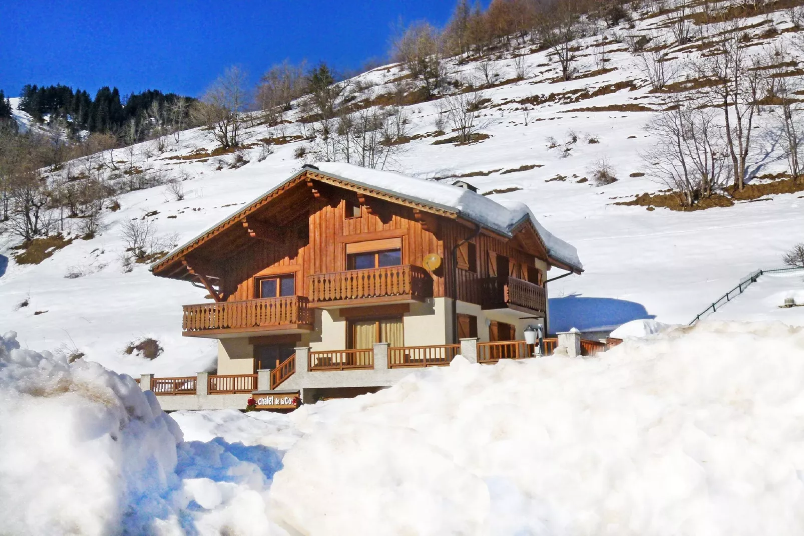 Chalet de la Côte-Exterieur winter