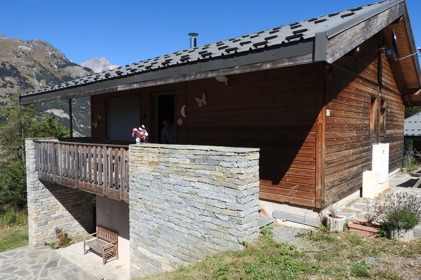 Charmant chalet in Villarodin vlakbij het strand aan het meer-Buitenkant zomer