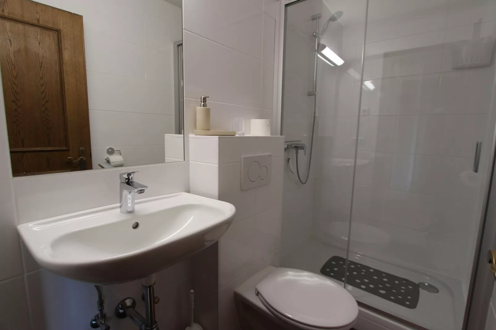 Haus Zeeland-Badkamer