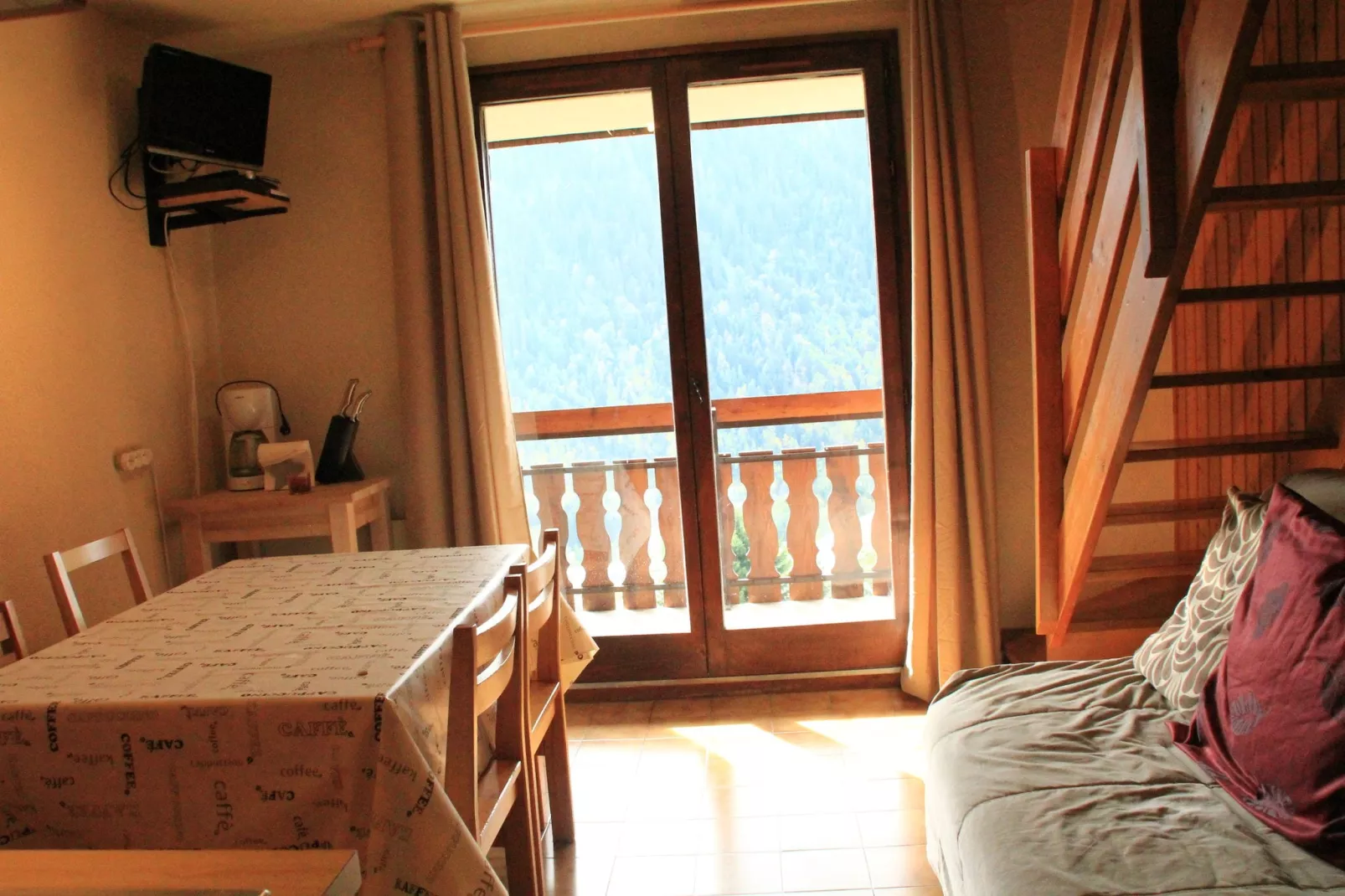 Modern appartement in Châtel nabij skigebied-Woonkamer