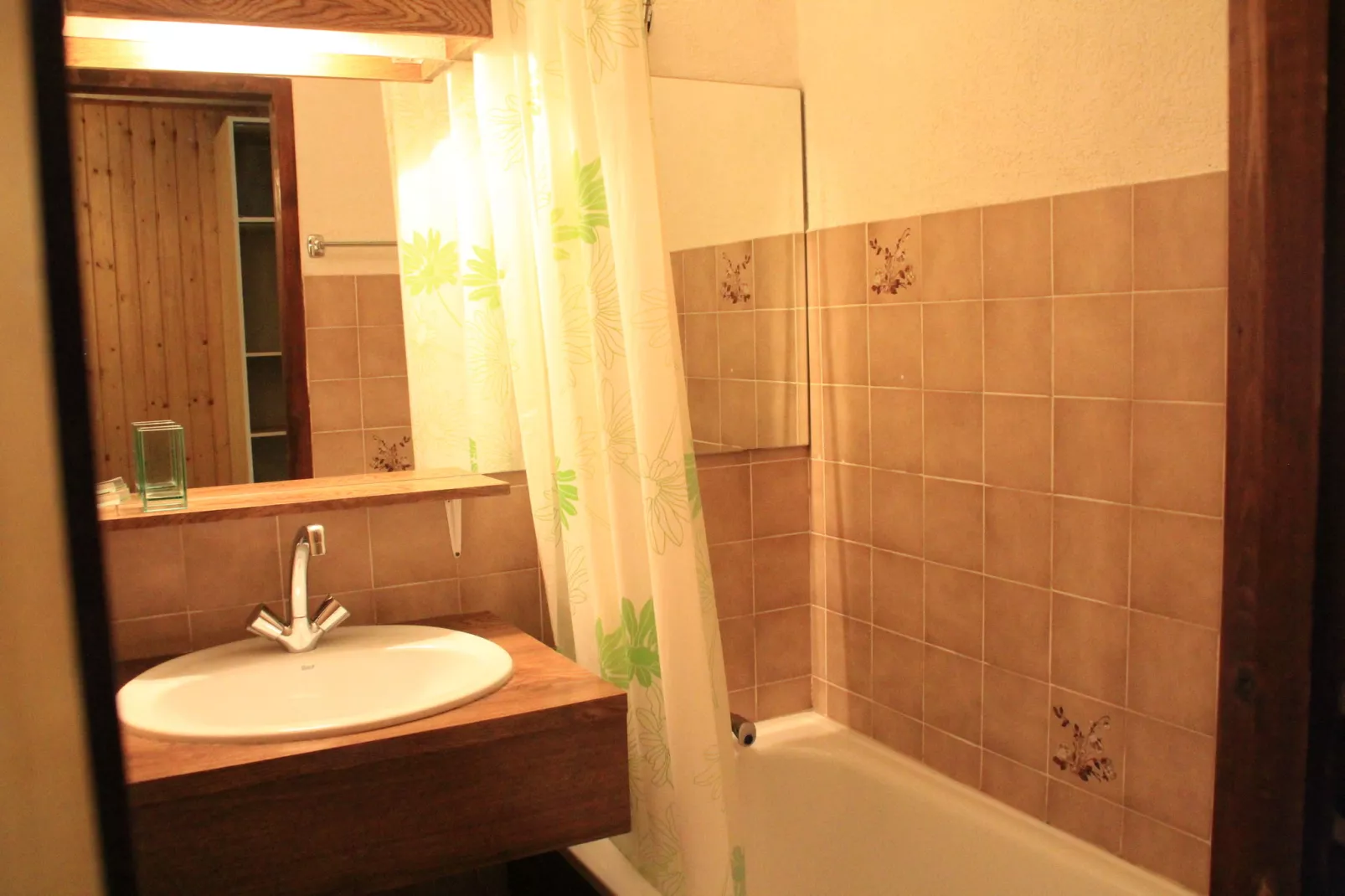 Modern appartement in Châtel nabij skigebied-Badkamer