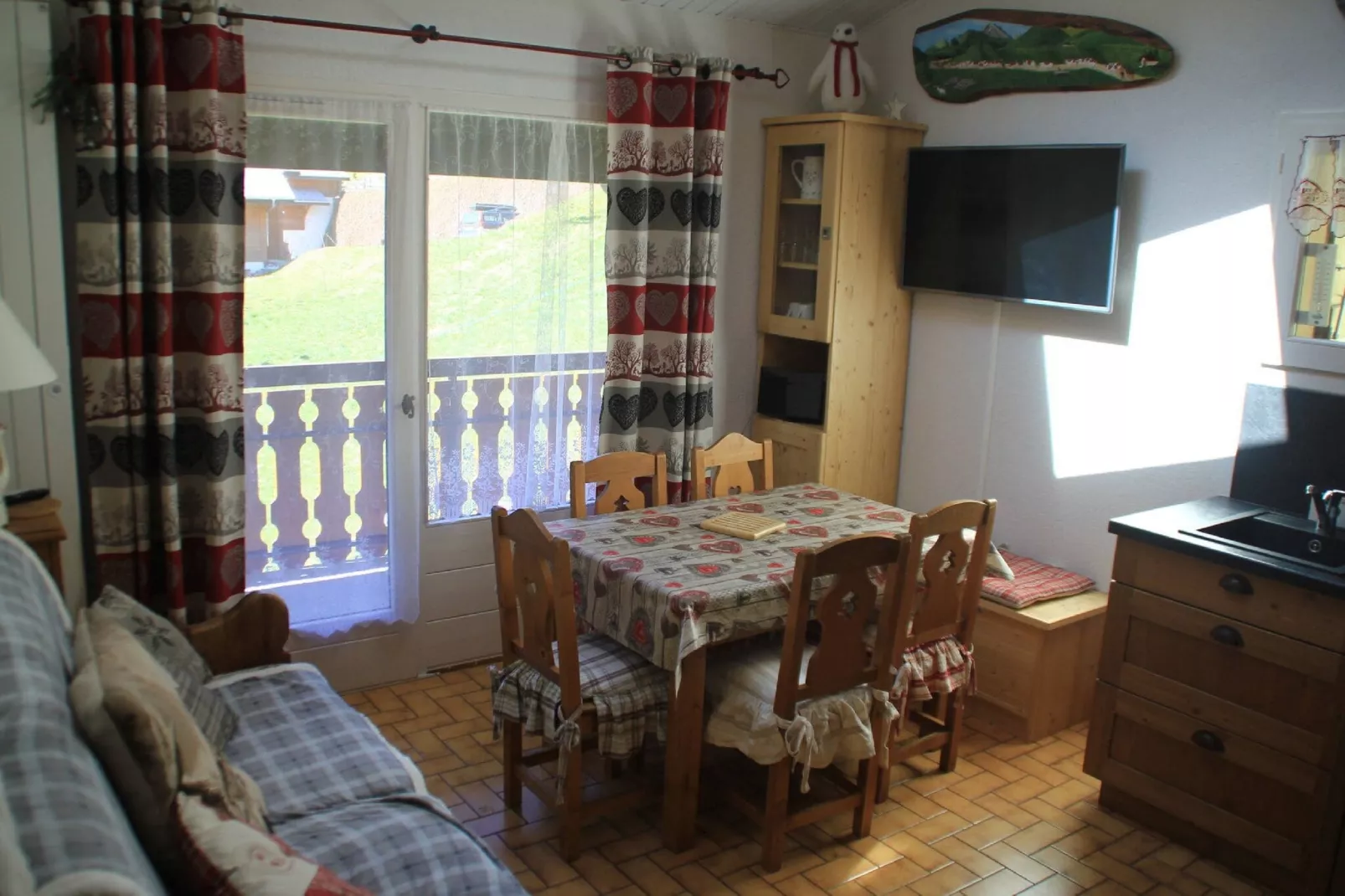 Gezellig appartement in Châtel met skilift nabij-Eetkamer
