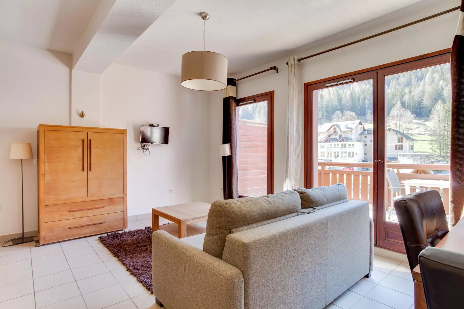 Modern appartement gelegen in authentiek Savoyaards bergdorp-Woonkamer