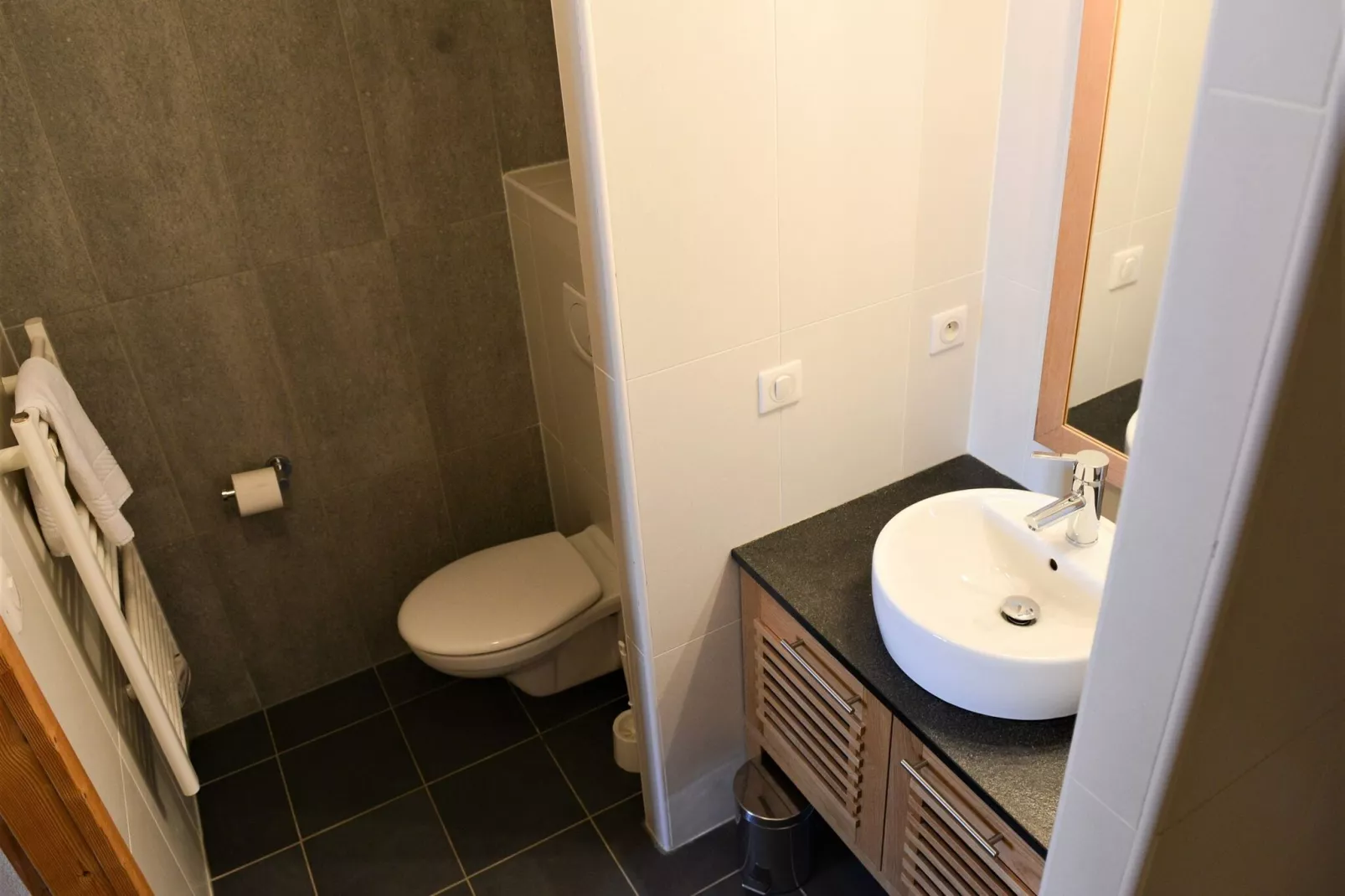 Modern appartement gelegen in authentiek Savoyaards bergdorp-Badkamer