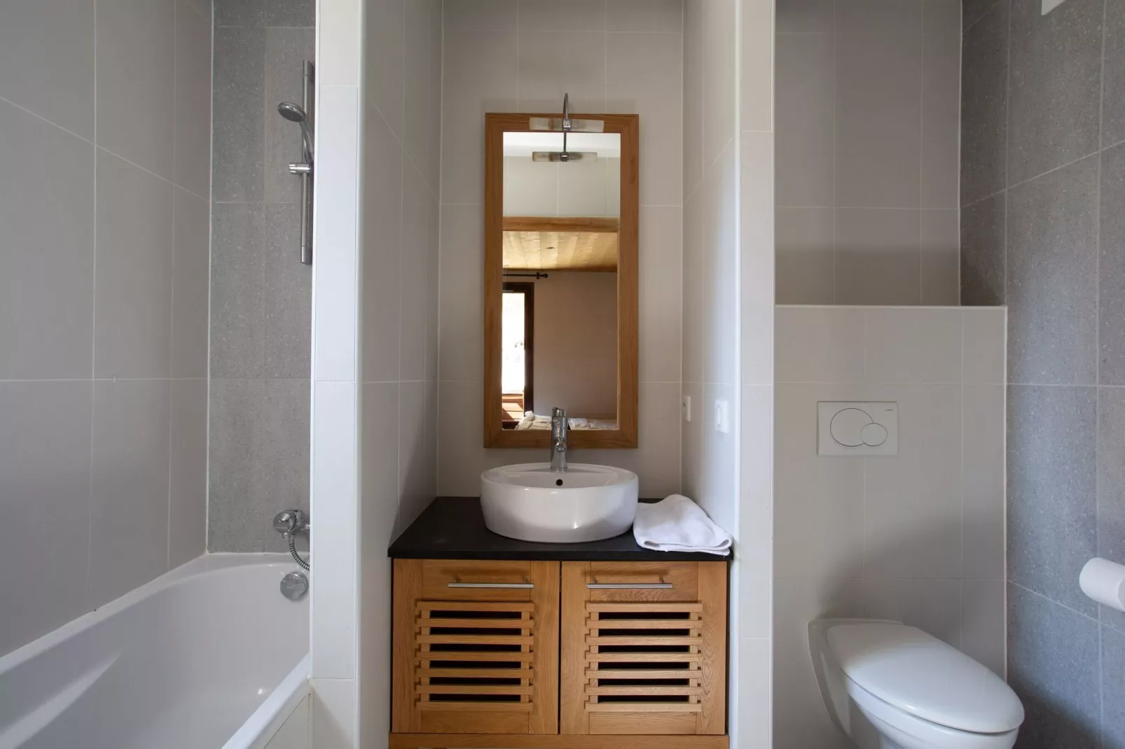 Modern appartement gelegen in authentiek Savoyaards bergdorp-Badkamer