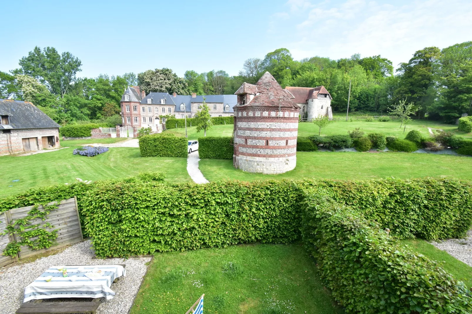 Gite Saint Julien-Uitzicht zomer