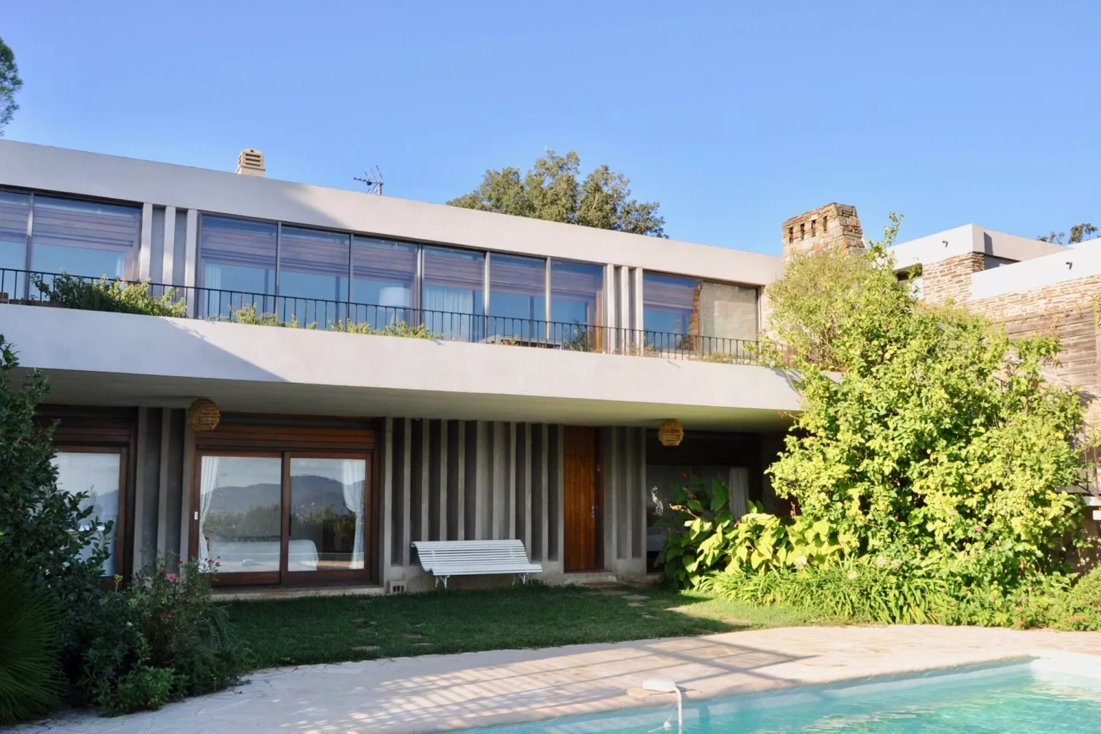 Villa avec piscine vue mer et proche plage à Bormes les Mimosas-Buitenkant zomer