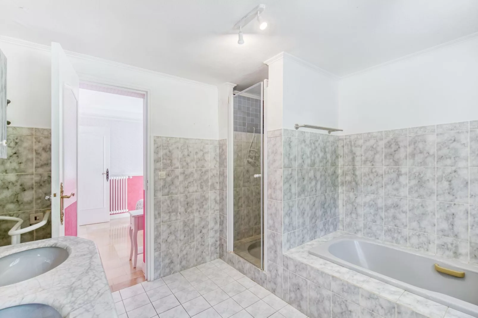 Zeer mooie villa in Lorgues met zwembad-Badkamer