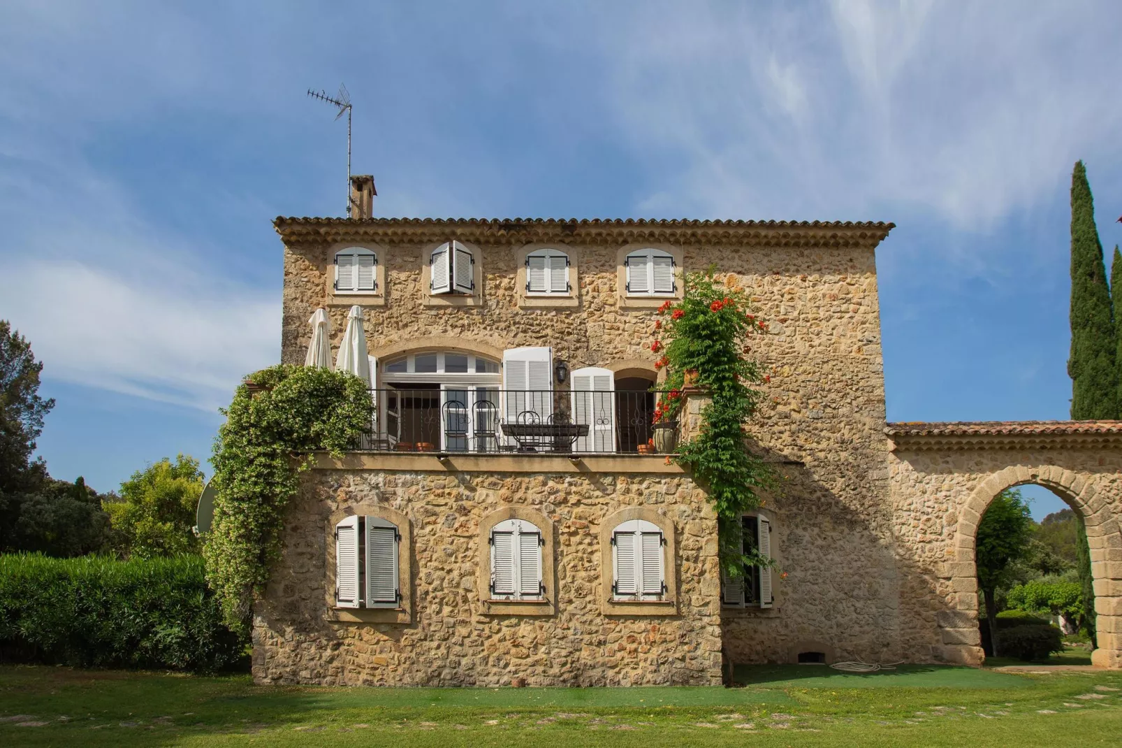 Chateau de Mappe-Buitenkant zomer