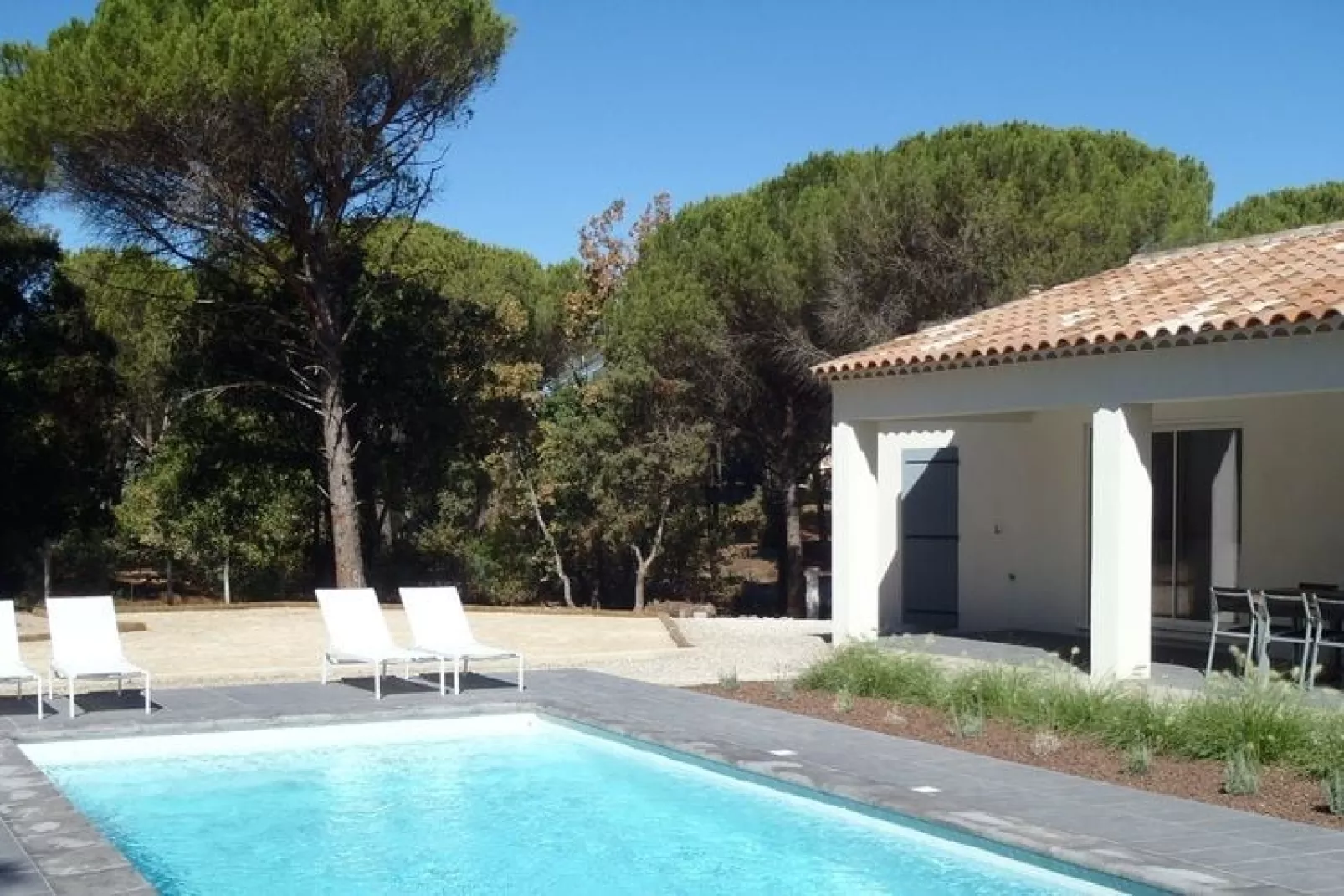 Villa met airco,VERWARMD privezwembad (april 2022) in Provence, op half uur rijden van het strand-Zwembad