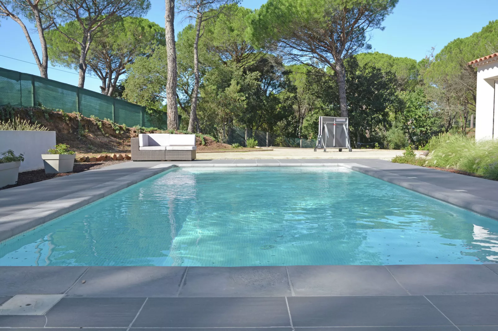 Villa met airco,VERWARMD privezwembad (april 2022) in Provence, op half uur rijden van het strand-Zwembad