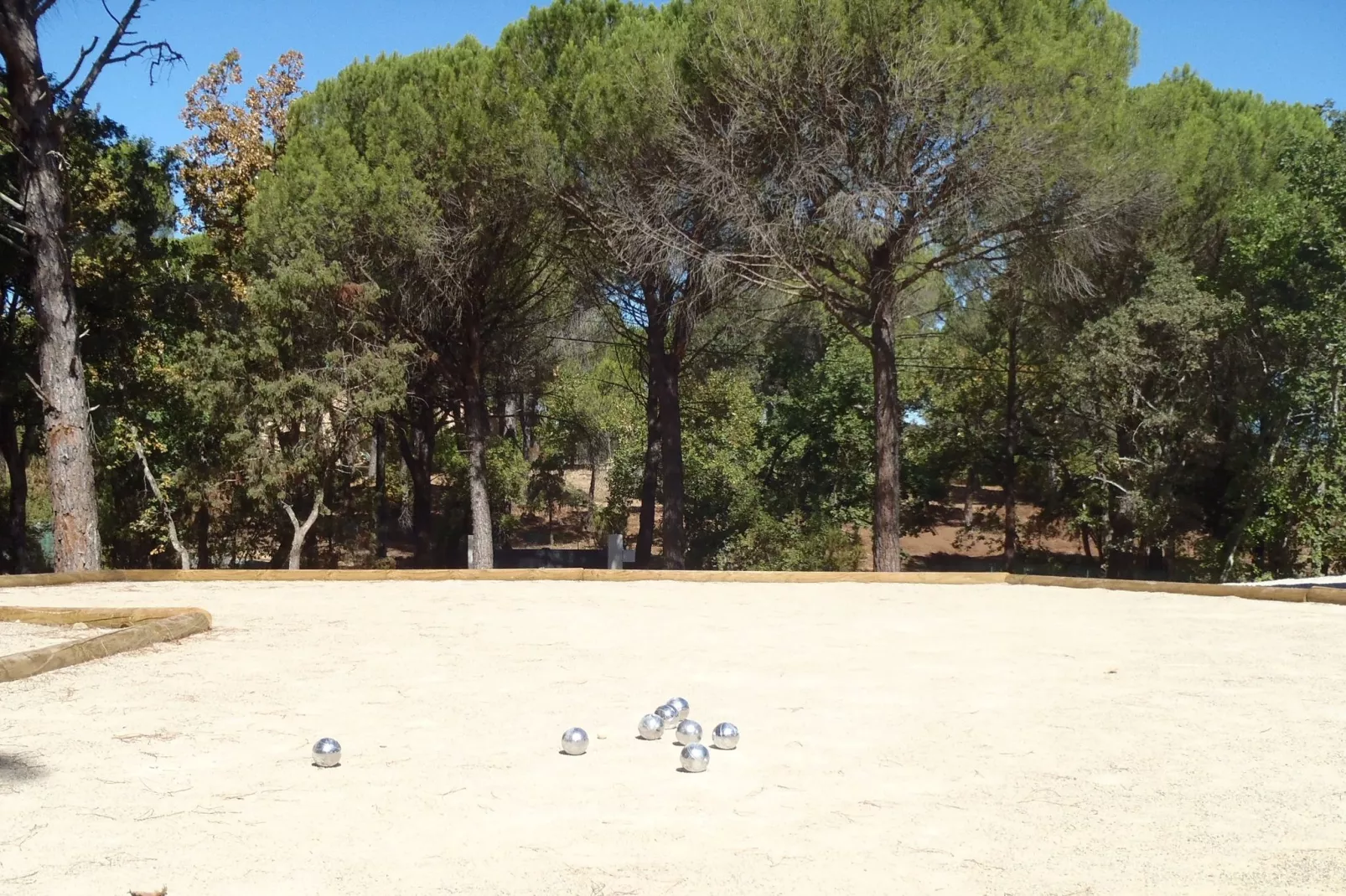 Villa met airco,VERWARMD privezwembad (april 2022) in Provence, op half uur rijden van het strand-Tuinen zomer