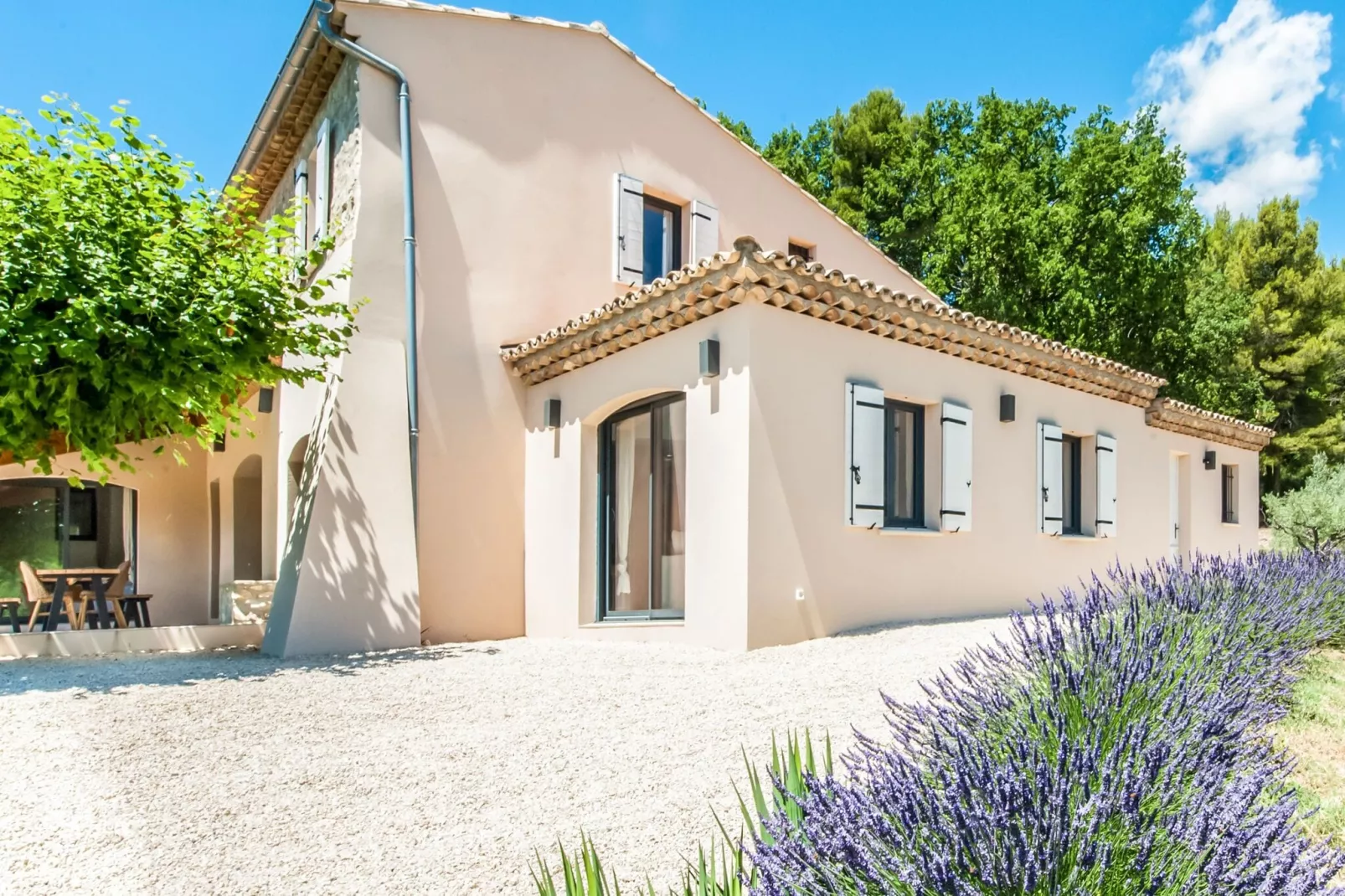 Villa Pouperas Vaison la Romaine-Buitenkant zomer