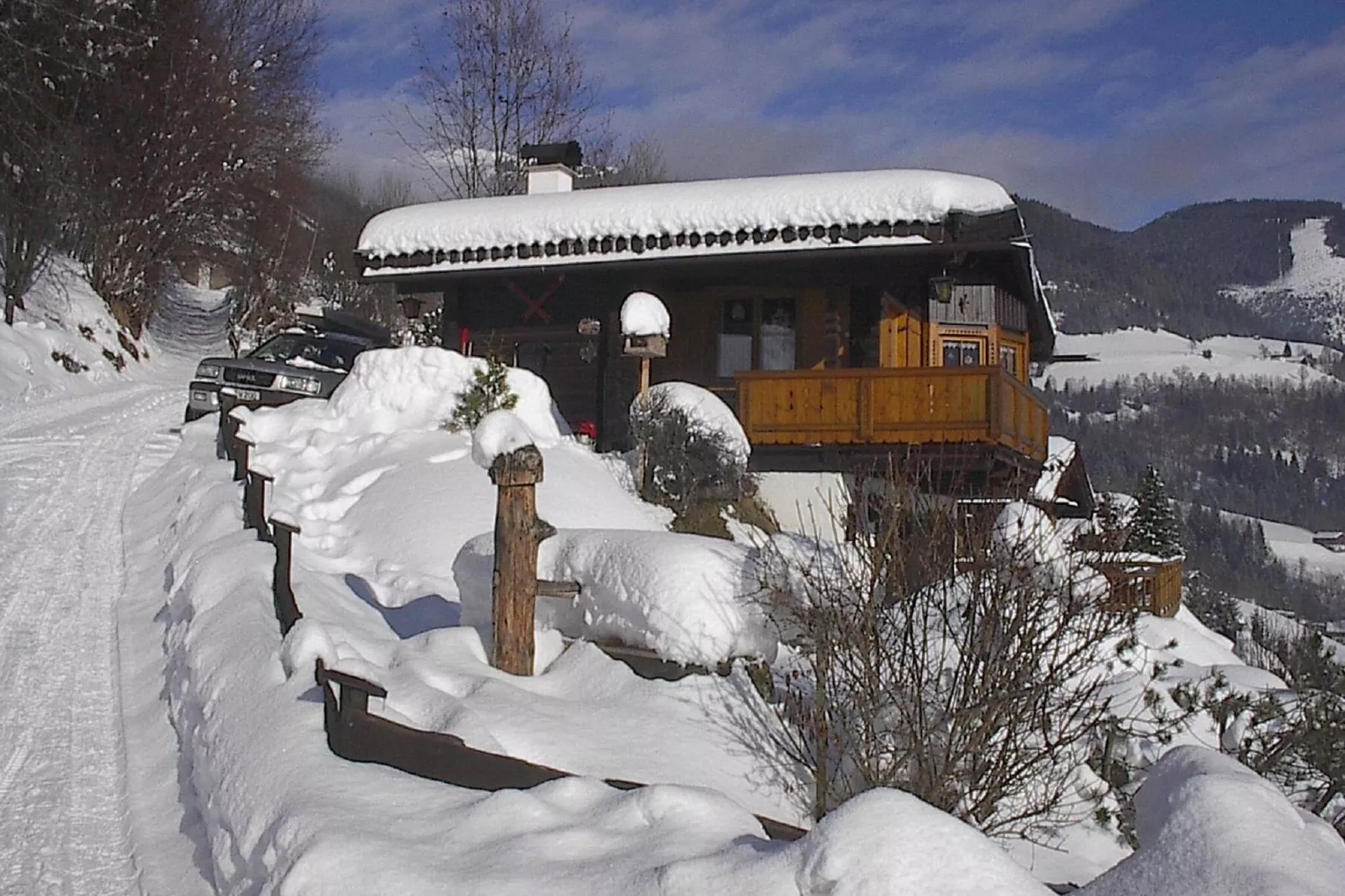 Chalet an der Piste-Exterieur winter