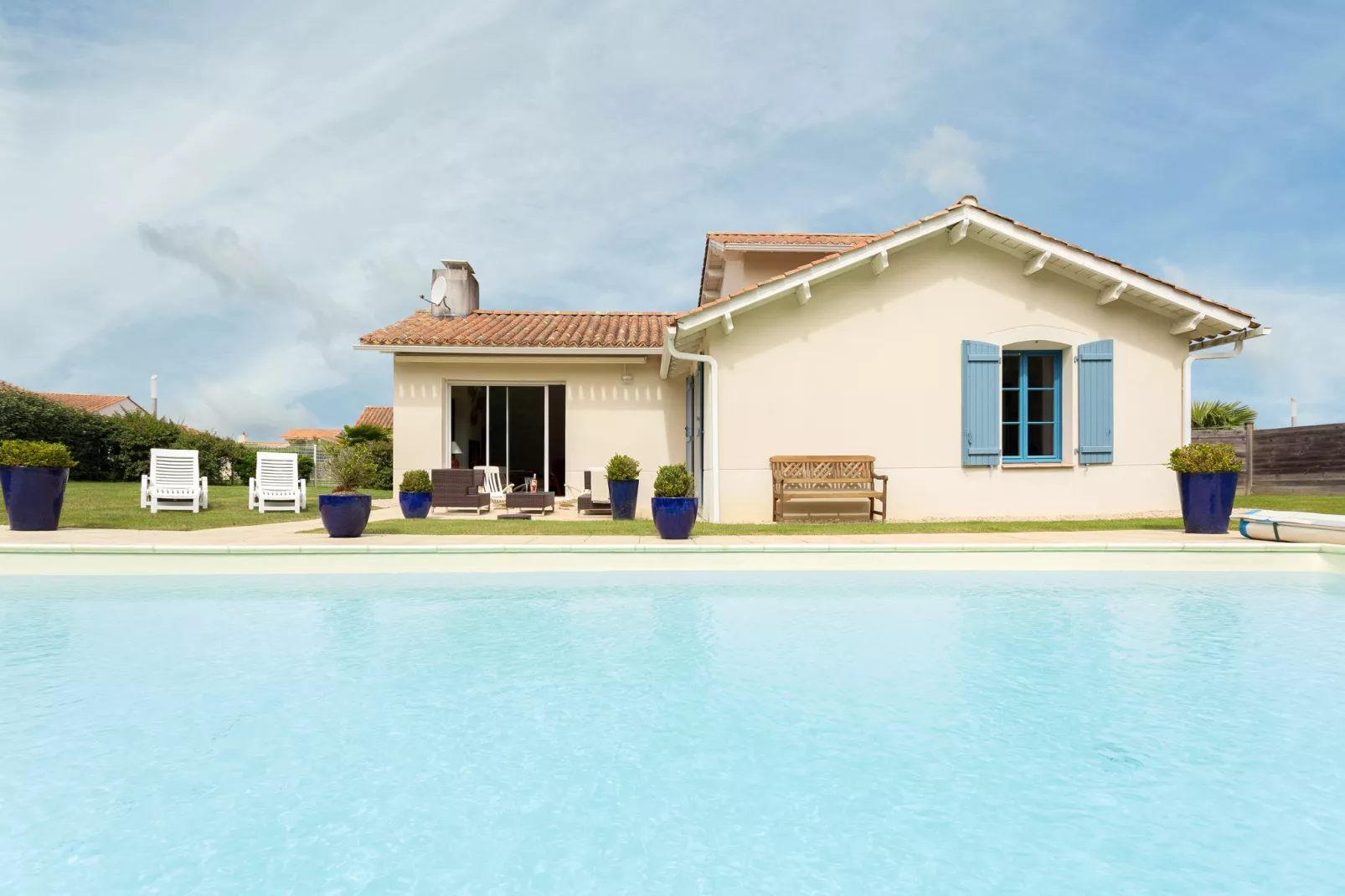 Le Domaine de Fontenelles 1-Buitenkant zomer