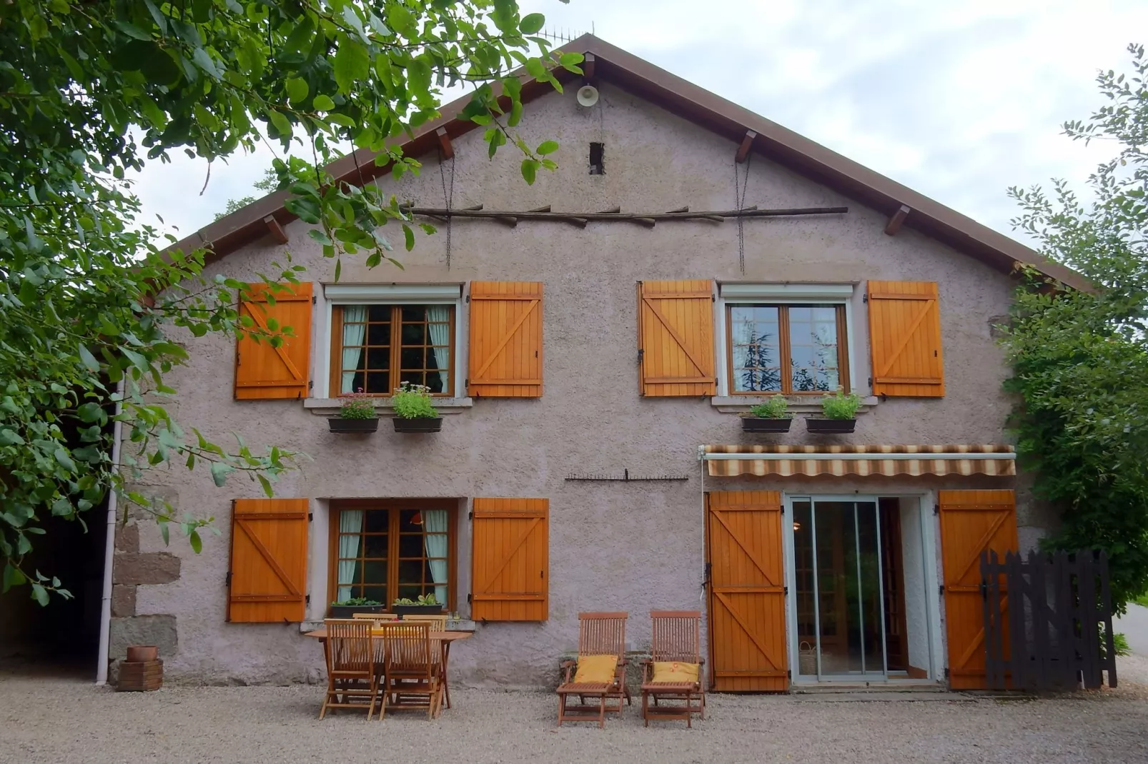 Maison de vacances - LA CHAPELLE-AUX-BOIS-Buitenkant zomer