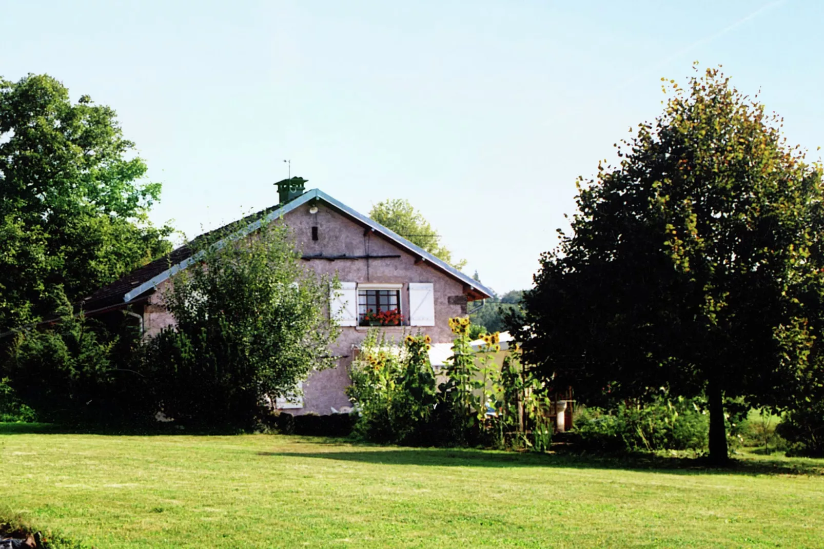 Maison de vacances - LA CHAPELLE-AUX-BOIS-Buitenkant zomer