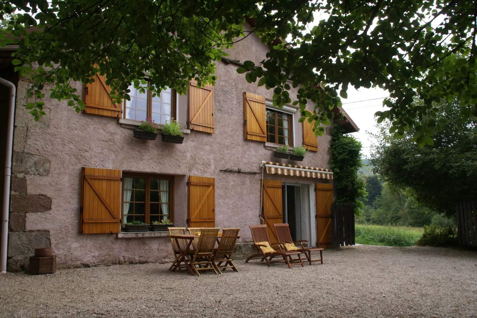 Maison de vacances - LA CHAPELLE-AUX-BOIS-Buitenkant zomer